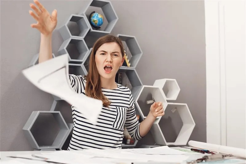Как защитить свои права, если зовут на работу в выходной