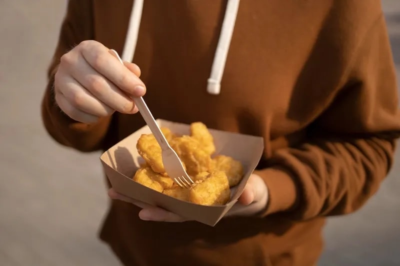 Некачественная еда в Ростикс (KFC): алгоритм жалобы и ваши права